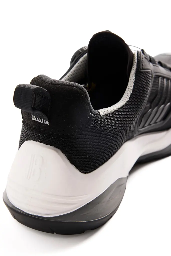 248700009996_Striker_Lage_Veiligheidsschoenen_Zwart_Hiel.webp