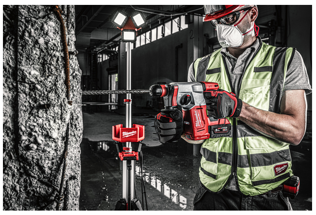 M18 BLHX-502 SDS-Plus Boorhamer 26mm Set - In actie