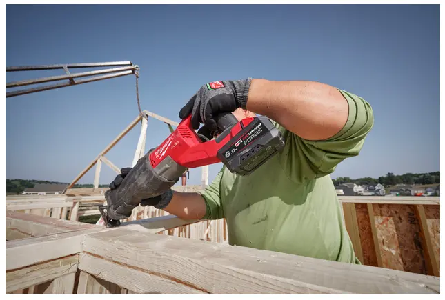 4932492533 - M18 FB6 - Milwaukee M18 FORGE 6.0Ah batterij - On site.webp