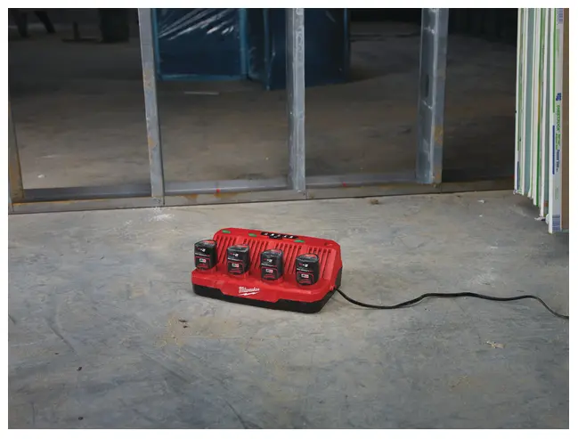 4932430554 - M12 C4 - 4 Bay Lader - in actie op werf.webp