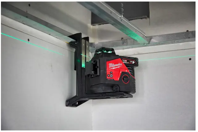4933478103 - M12 3PL-0C 3D Laser - Magnetisch op de werf - In Hoek.webp